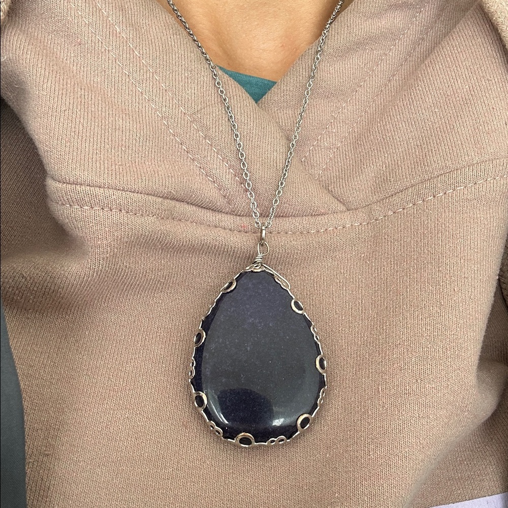 Purple Stone teardrop-shaped silver pendant necklace